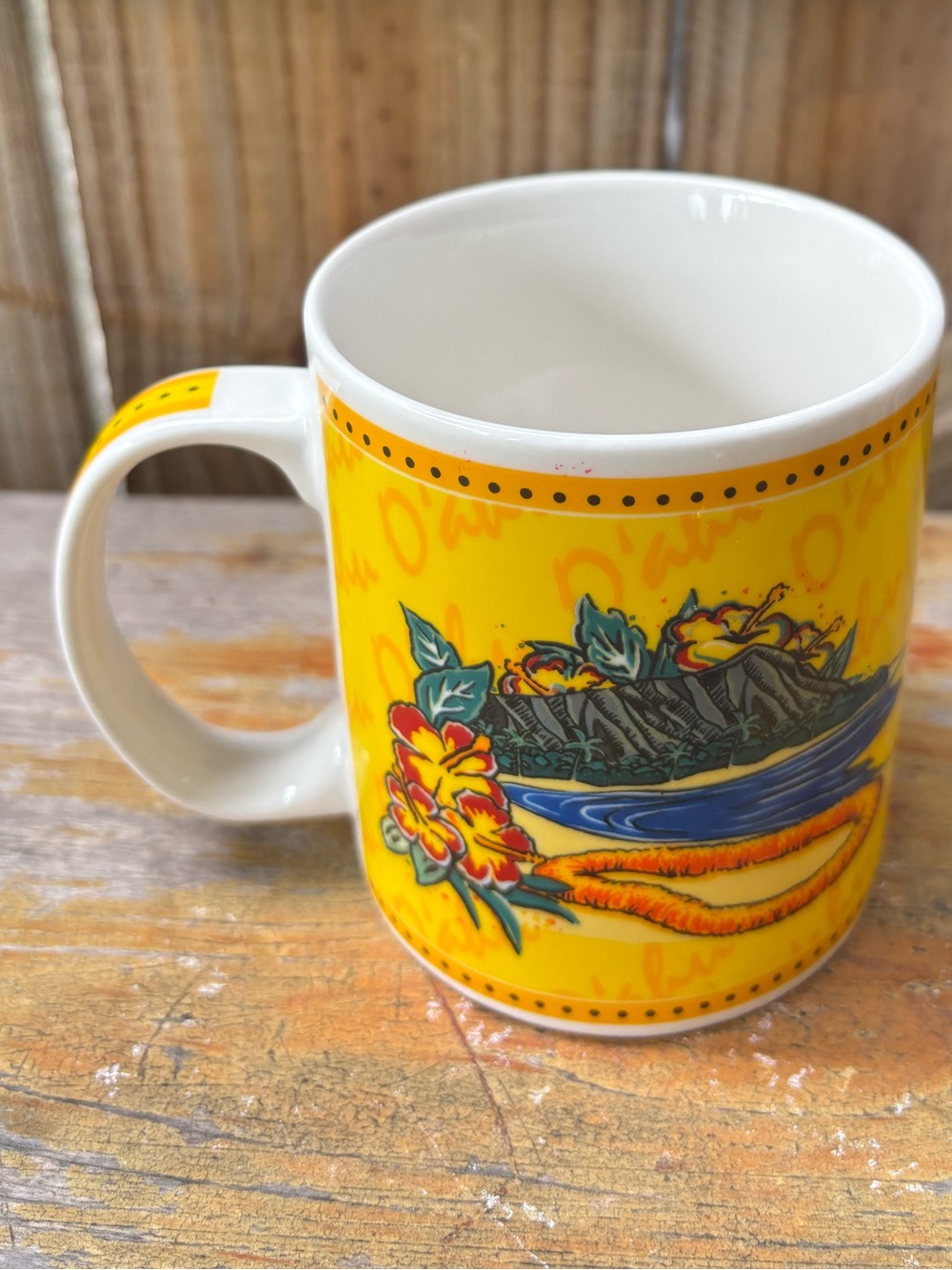 Vintage 2002 Island Heritage Hilo Hattie Oahu Yellow & White Mug Size 10oz